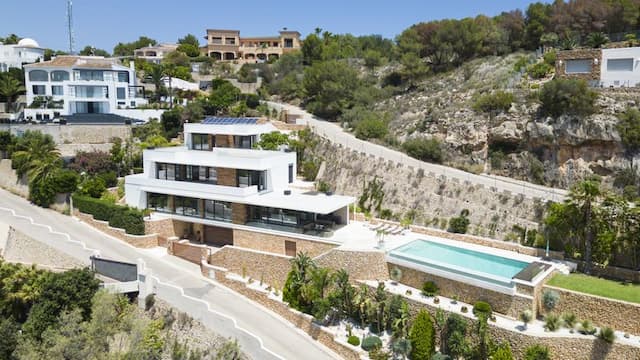 Beeindruckende Villa mit schöner Aussicht in Cuesta San Antonio, Jávea.