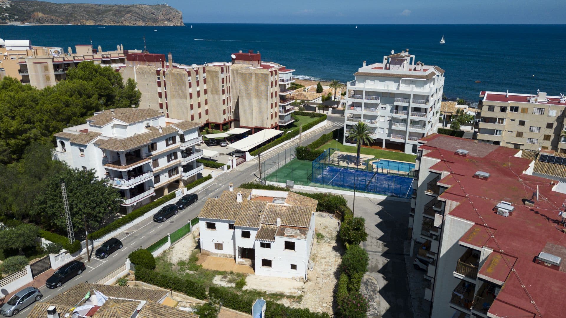 Villa située sur la deuxième ligne de la plage Montañar II à Jávea (Alicante) Espagne.