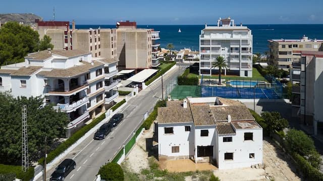 Villa located on the second line of the Montañar II beach in Jávea (Alicante) Spain