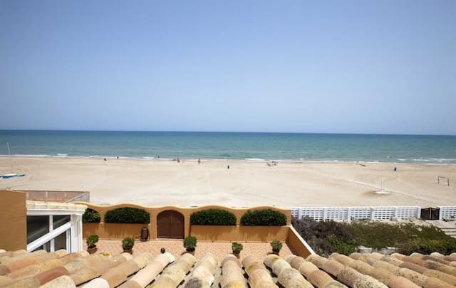 Villa on the beachfront less than 15 km from Valencia