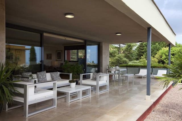 Villa contemporaine située dans une zone résidentielle très proche de Valence.