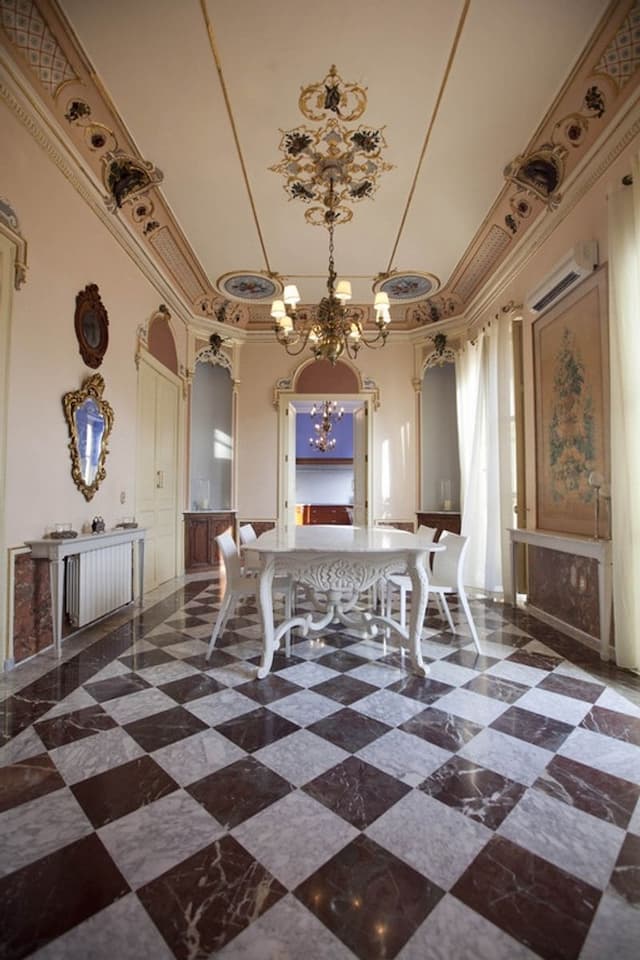 Herrschaftliches, restaurierter Palais im Herzen des historischen Stadtkerns von Valencia.