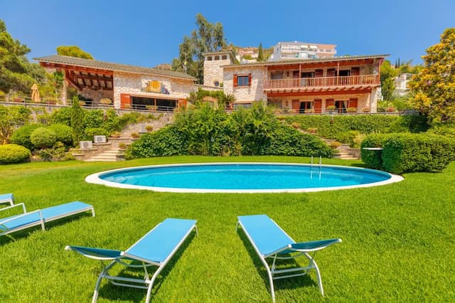 Luxusvilla direkt am Meer in der Bucht von Roses an der Costa Brava.