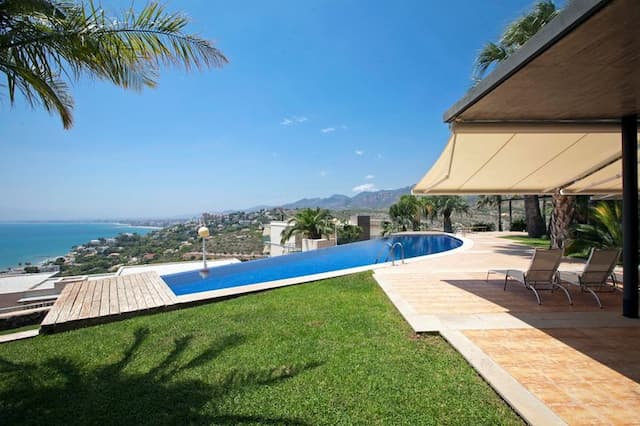 Spectacular villa with panoramic sea views in Benicàssim.
