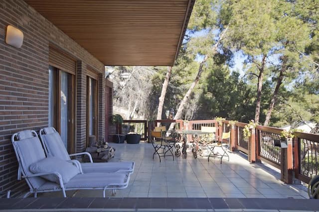 Villa to reform with views in El Bosque Golf, Chiva, Valencia.