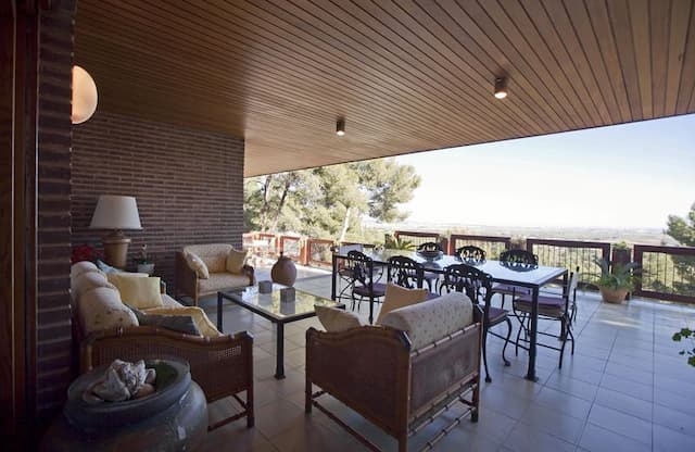 Villa to reform with views in El Bosque Golf, Chiva, Valencia.