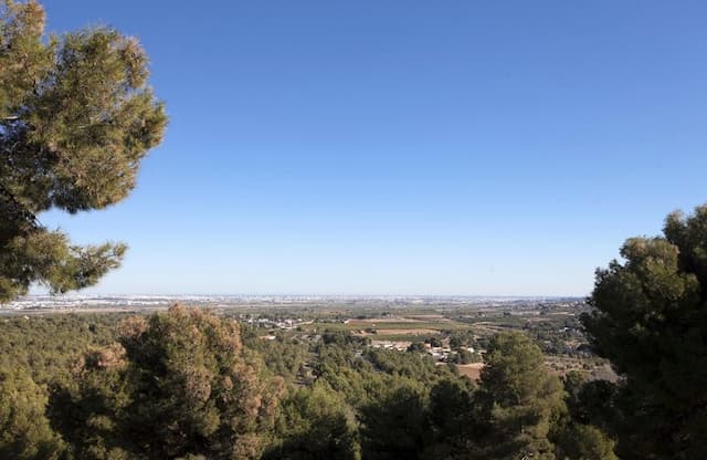 Villa zu reformieren mit Blick in El Bosque Golf, Chiva, Valencia.