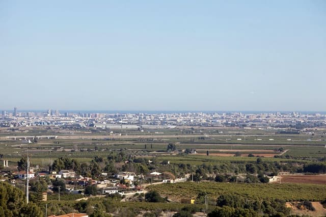 Villa to reform with views in El Bosque Golf, Chiva, Valencia.