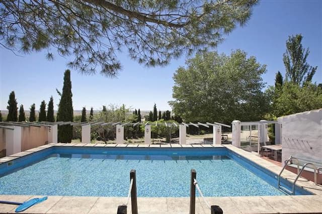 Palacete señorial con piscina situado en la localidad de Belmonte, Cuenca.