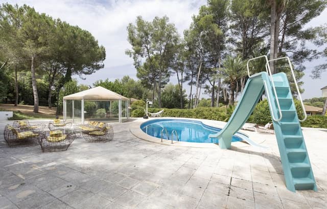 Villa mit Pool und Jacuzzi mit Blick auf den Forest Golf in Chiva, Valencia.