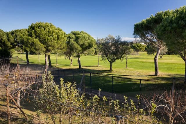 Luxueuse villa donnant sur le golf et les Pyrénées à Peralada, Girona.