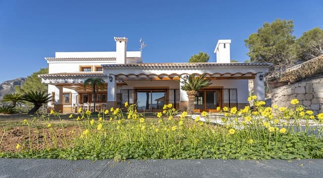 Newly renovated villa in the Marxuquera next to Gandía for sale.