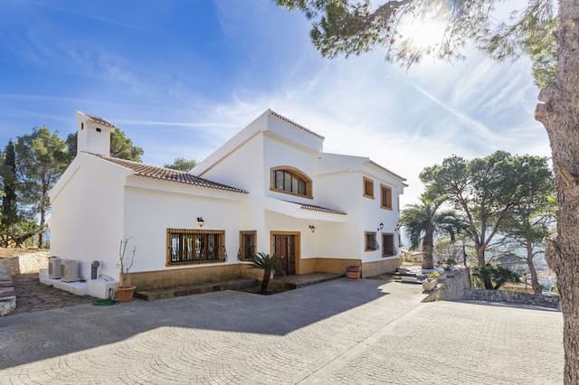 Newly renovated villa in the Marxuquera next to Gandía for sale.