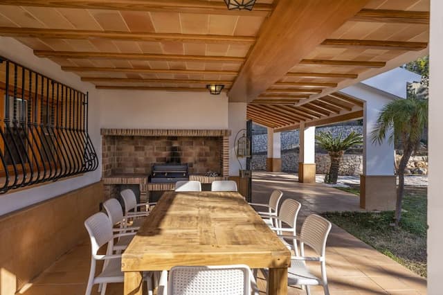 Newly renovated villa in the Marxuquera next to Gandía for sale.