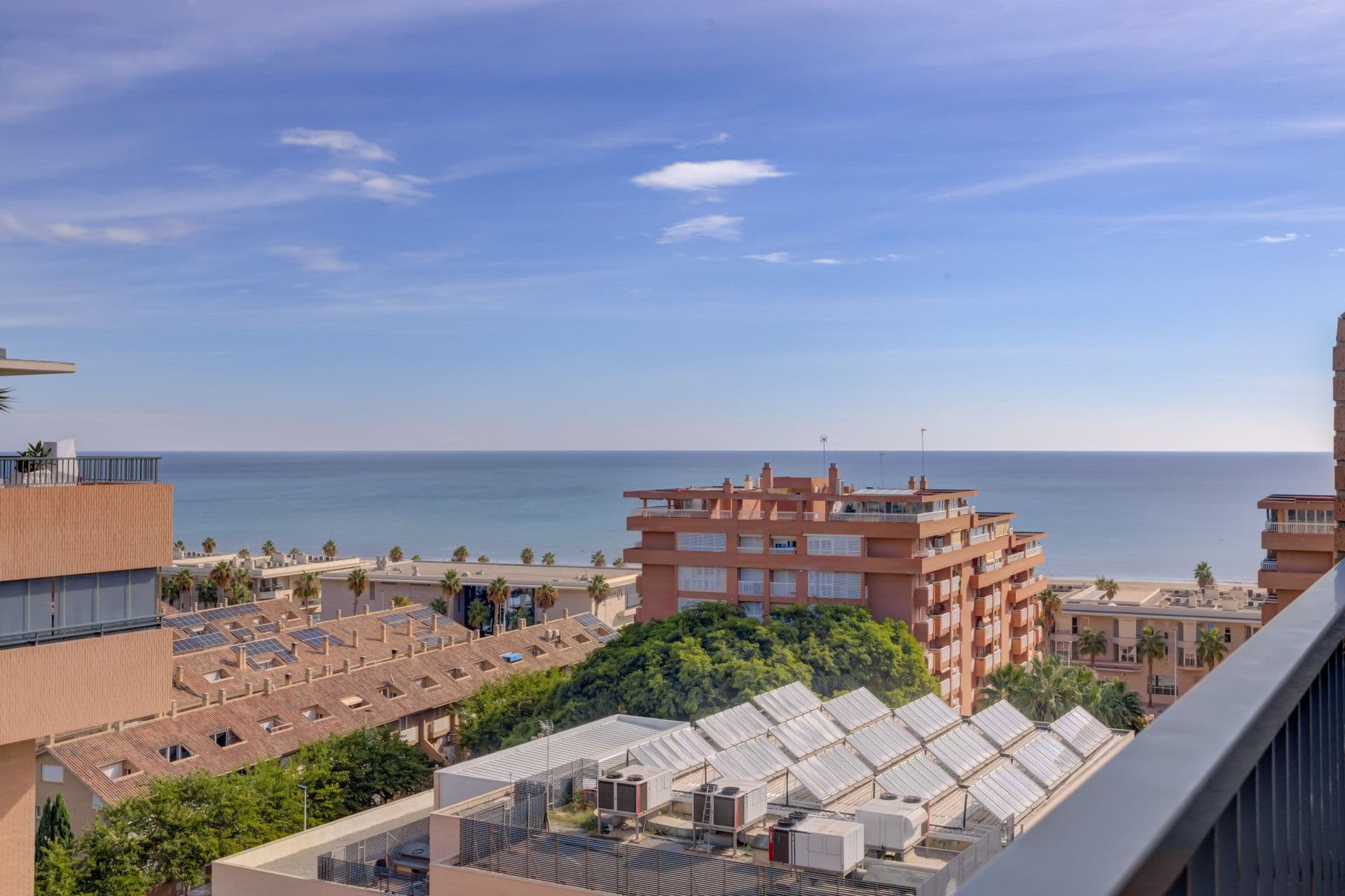 Ático dúplex reformado con vistas al mar en La Patacona, Alboraya, Valencia.