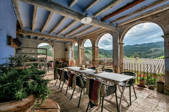 Palacio restaurado en el Priorat