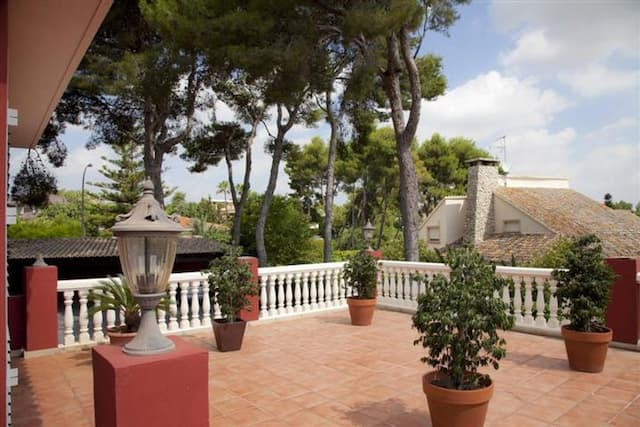 Private property in the exclusive Santa Apolonia development, with swimming pool, private security and social club.