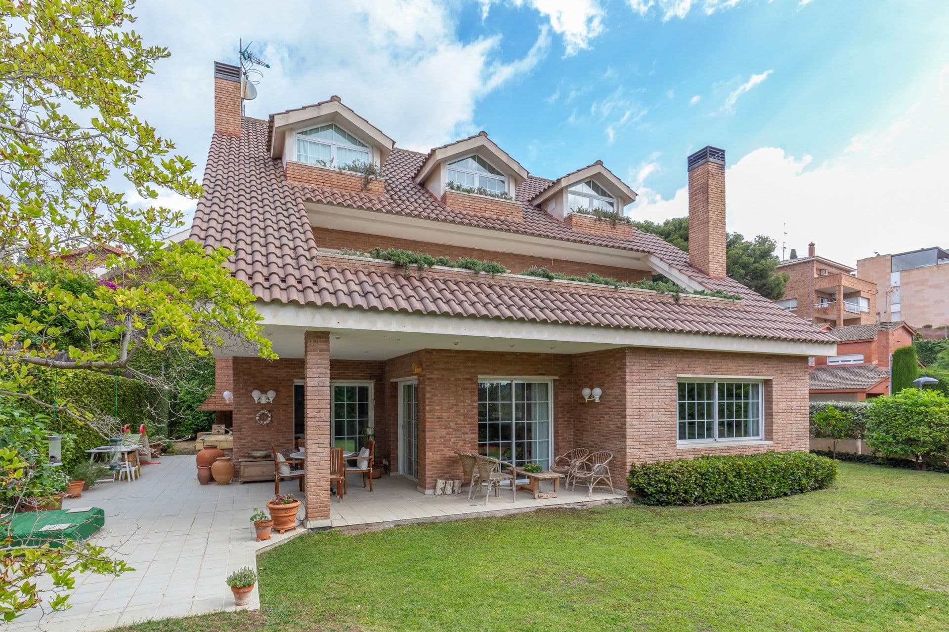 Semi-detached house for sale in Sant Just Desvern.