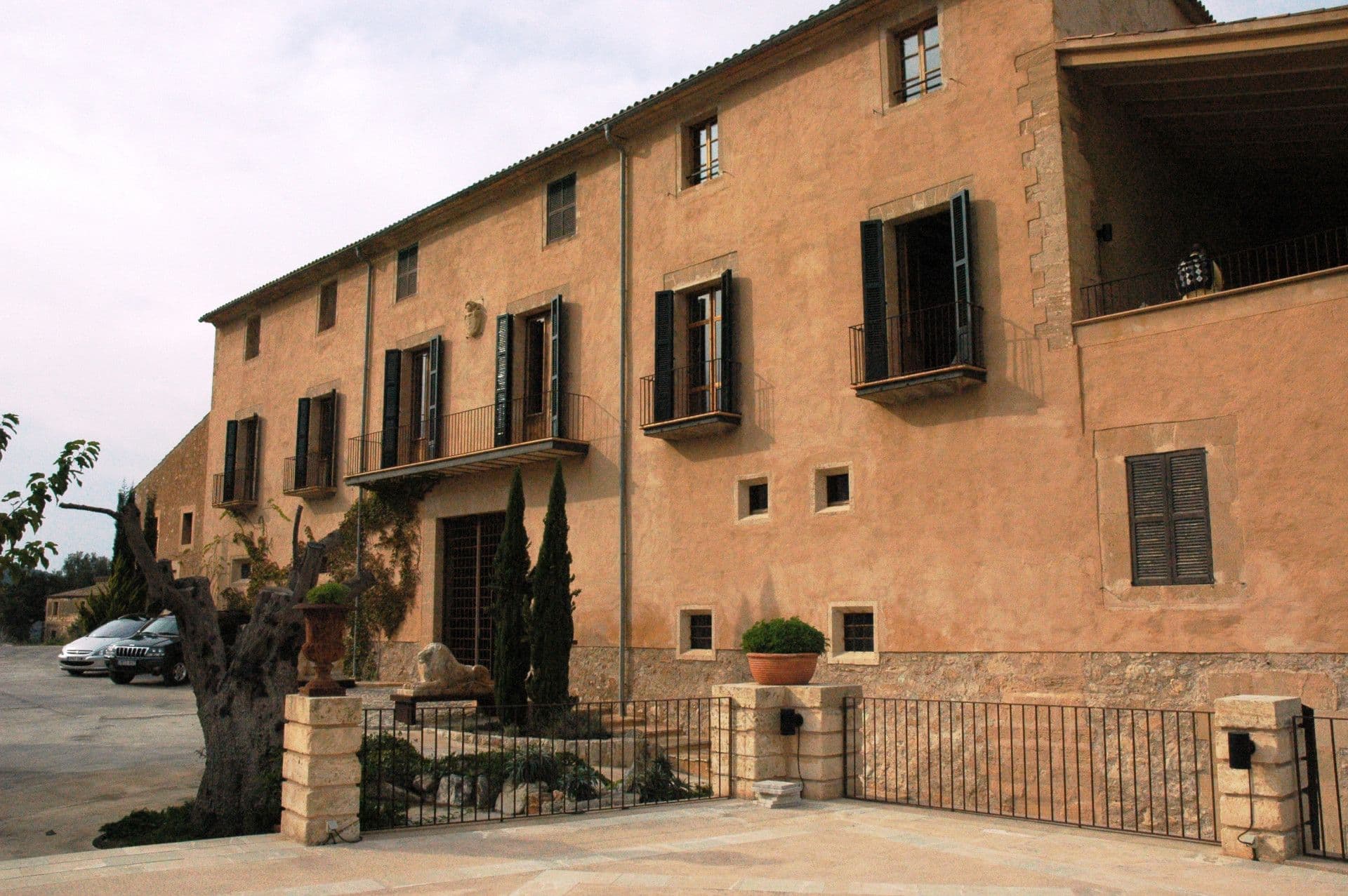 Majestuosa finca rústica de origen islámico con alberca y coto de caza en una zona privilegiada de Mallorca.