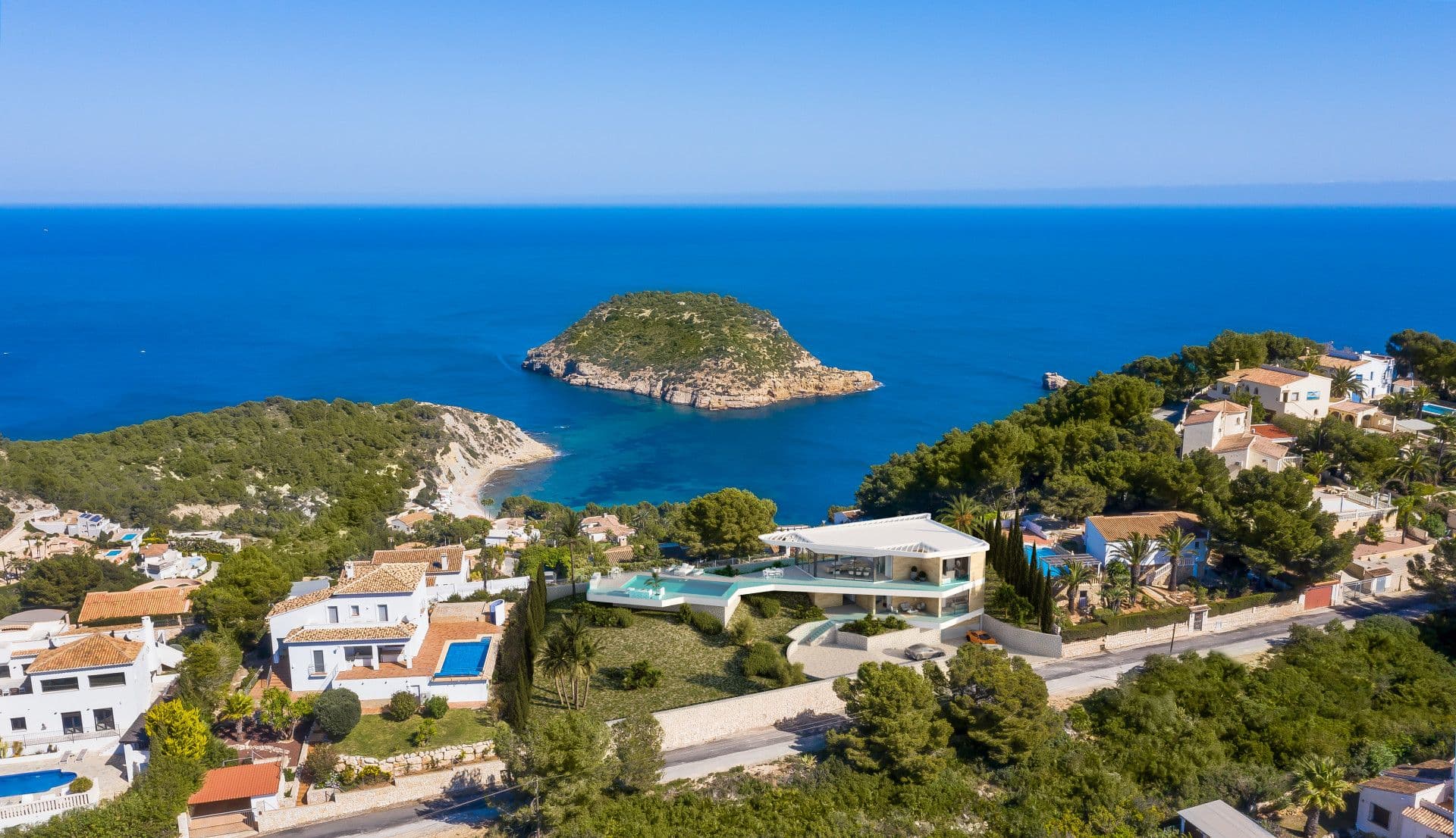 Villa avec des vues spectaculaires sur la mer située à Mar Azul, Jávea