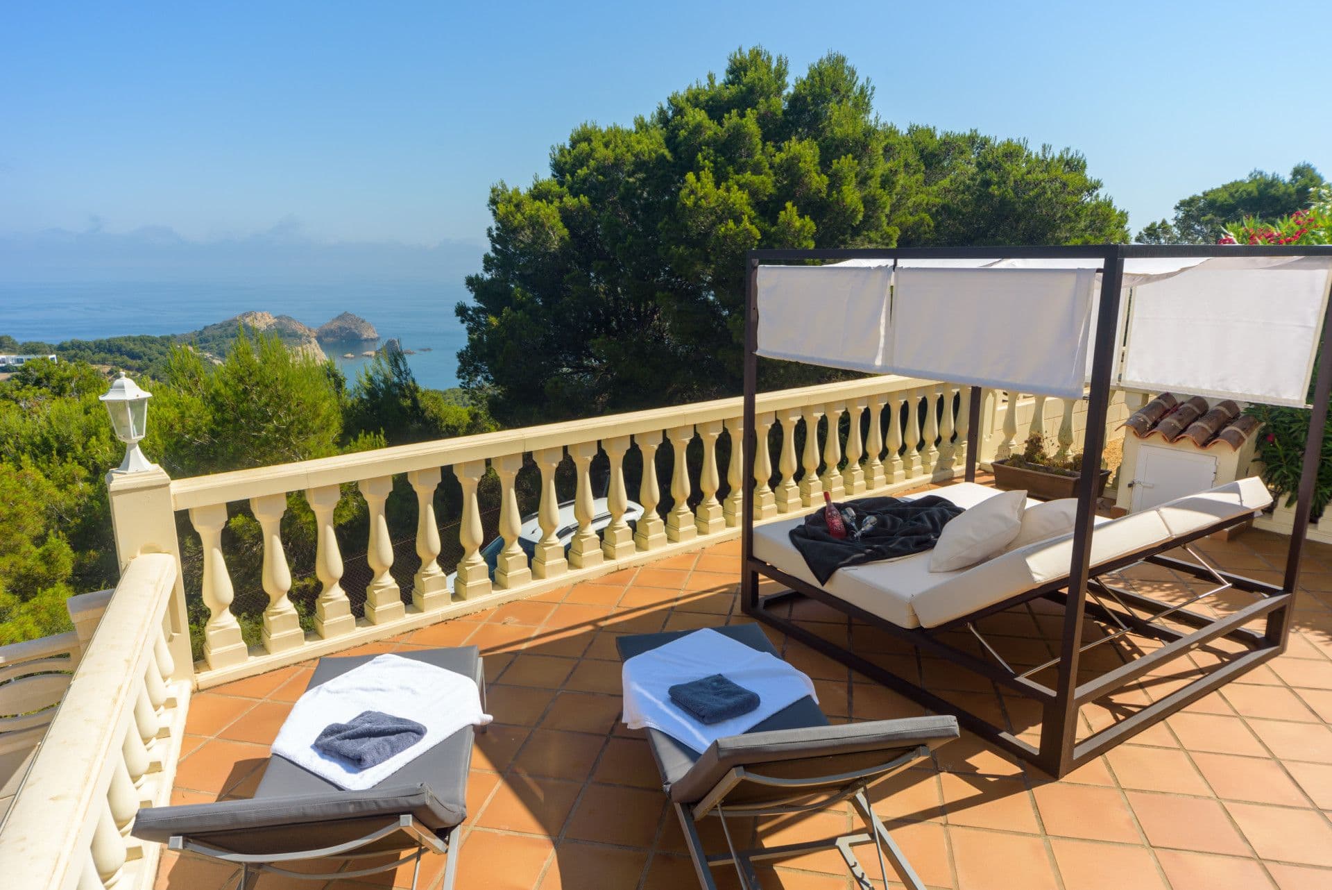 Elegante villa met fantastisch uitzicht op de zee en het eiland Portichol in Jávea (Alicante), Spanje