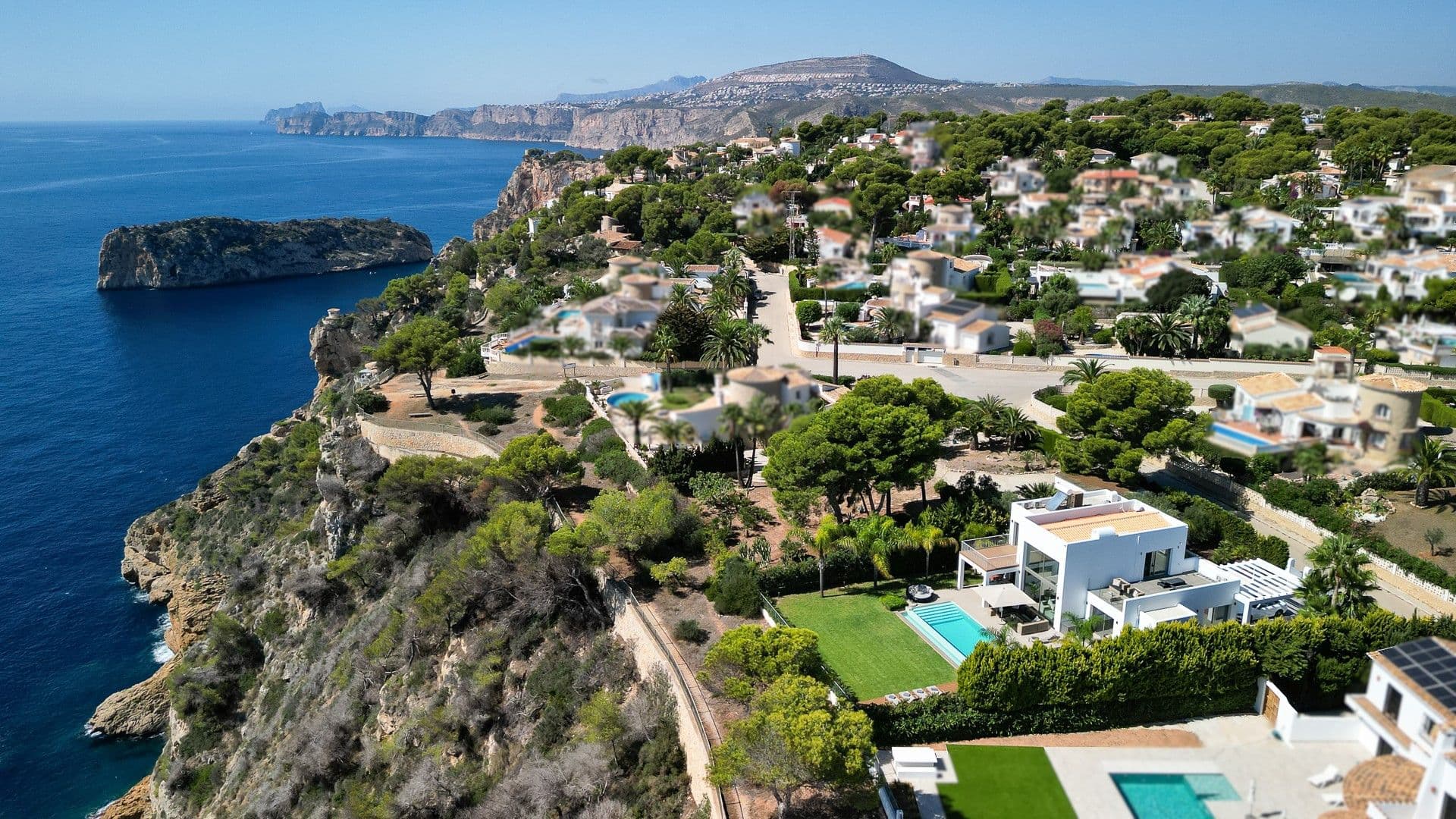 Exclusiva villa de lujo en primera línea con vistas al mar en La Siesta, Jávea.