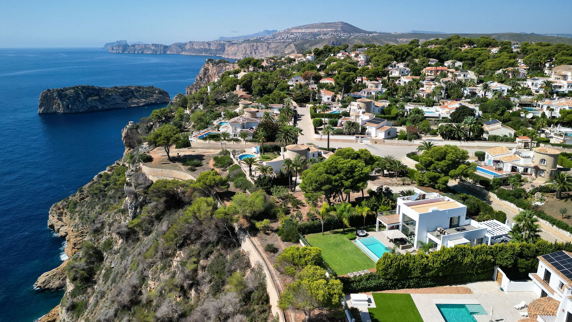 Exklusive Luxusvilla in erster Meereslinie mit Meerblick in La Siesta, Jávea.
