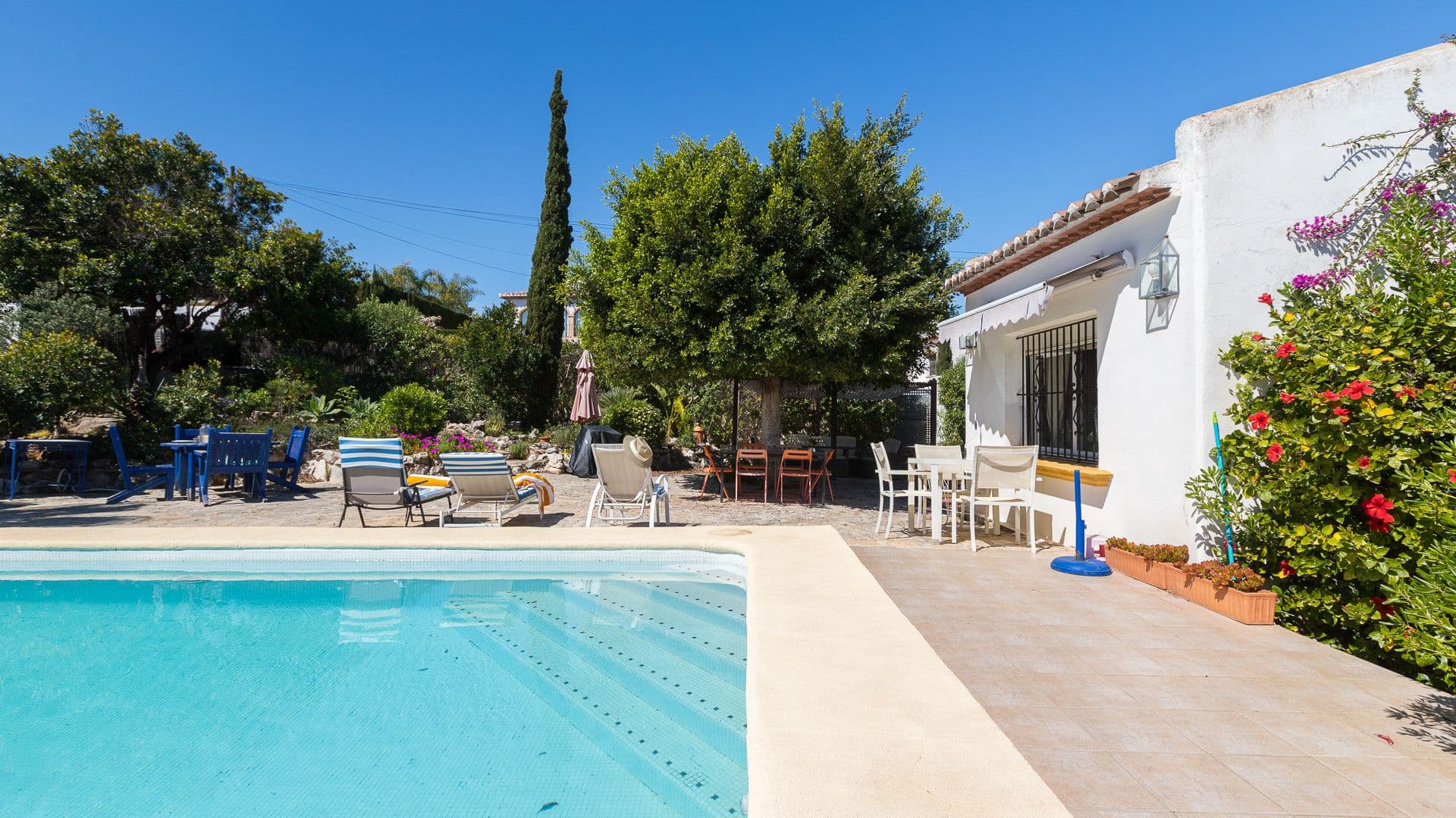 Willa z prywatnym basenem i apartamentem dla gości w Pinosol, Jávea