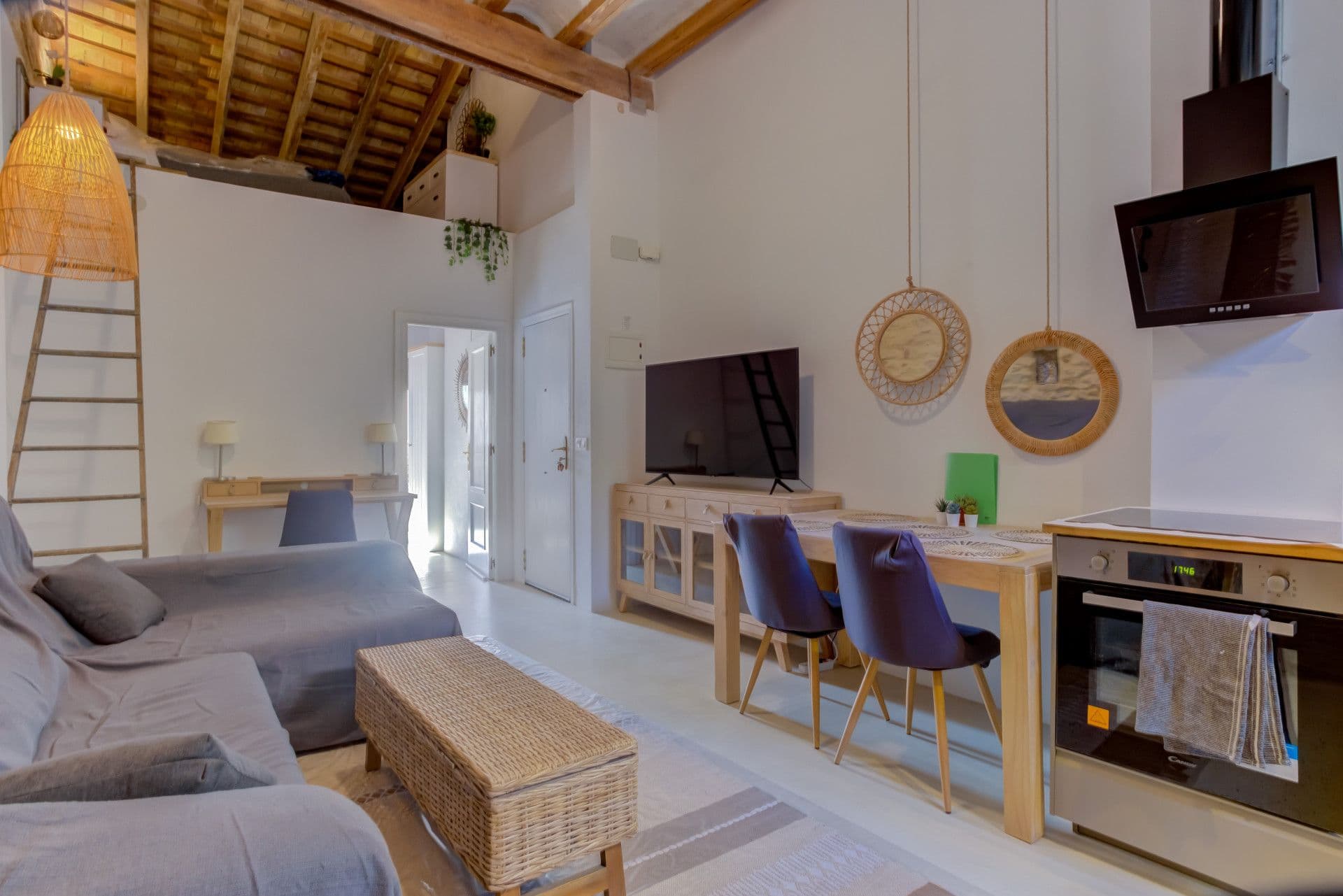 Appartement volledig gerenoveerd studie in El Cabañal, Valencia, in huur.