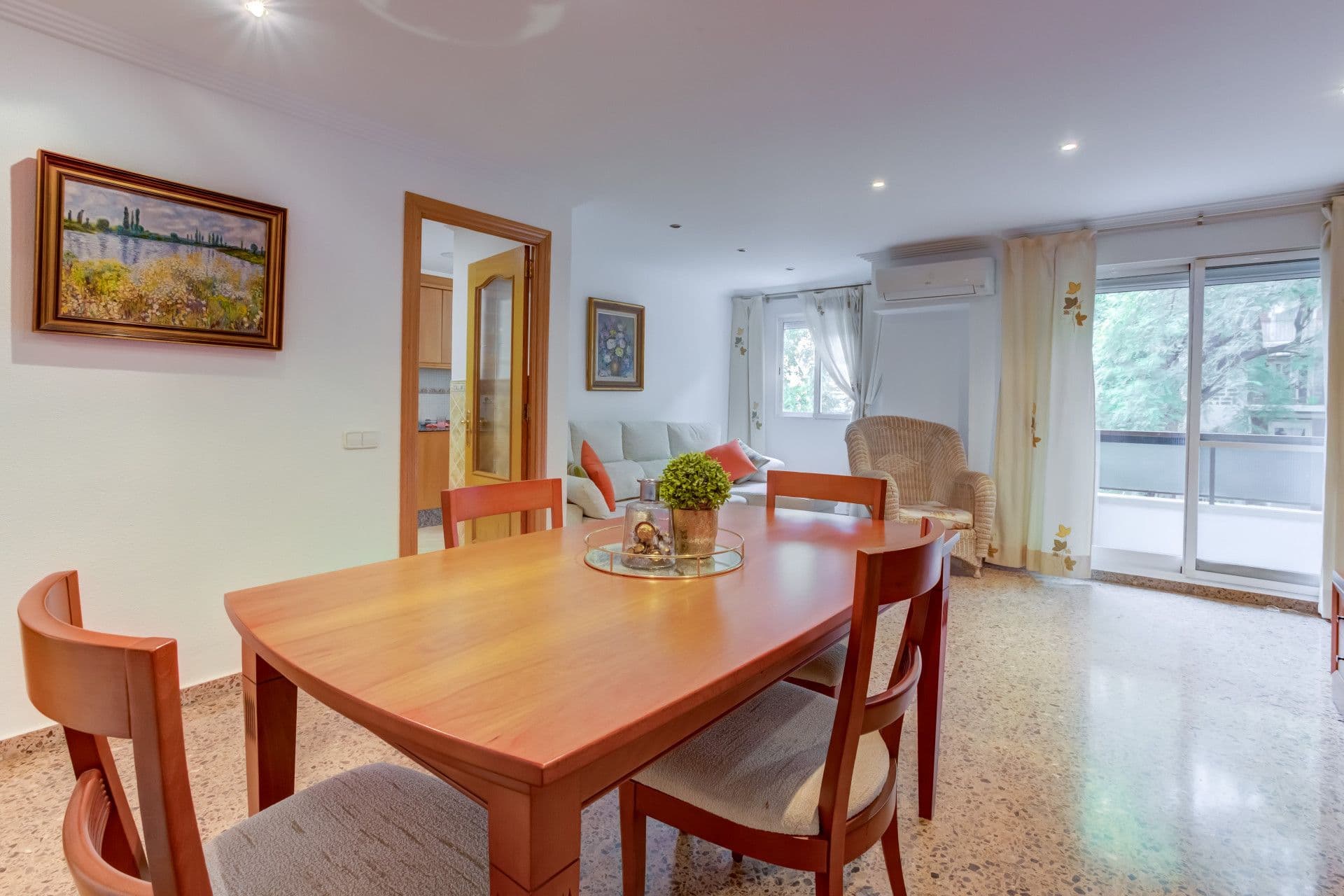 Appartement de trois chambres avec balcon, location, à Camins à Grau, Valence.