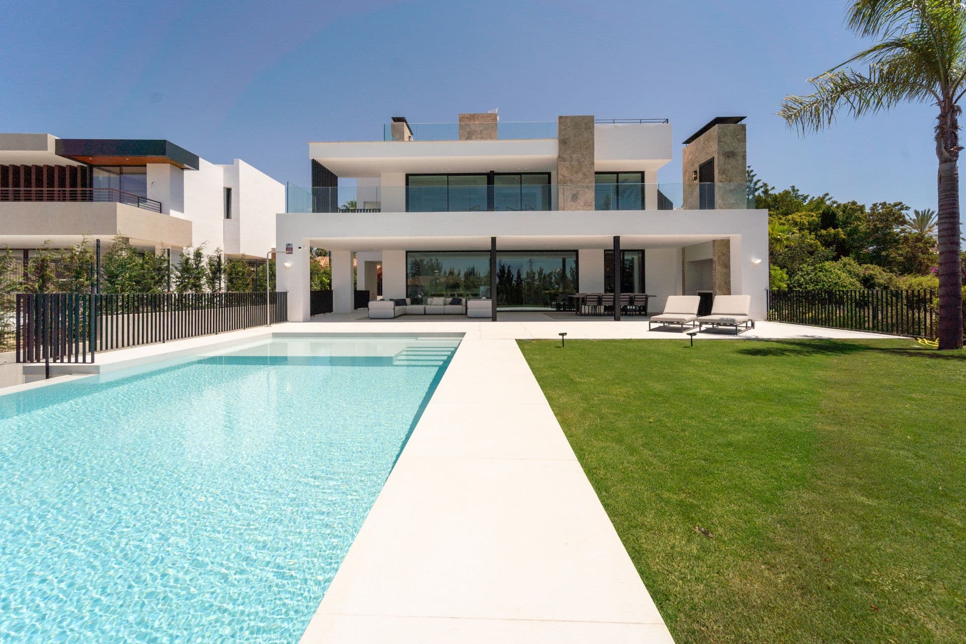 Villa mit Neubau in Los Naranjos, Marbella, zum Verkauf.