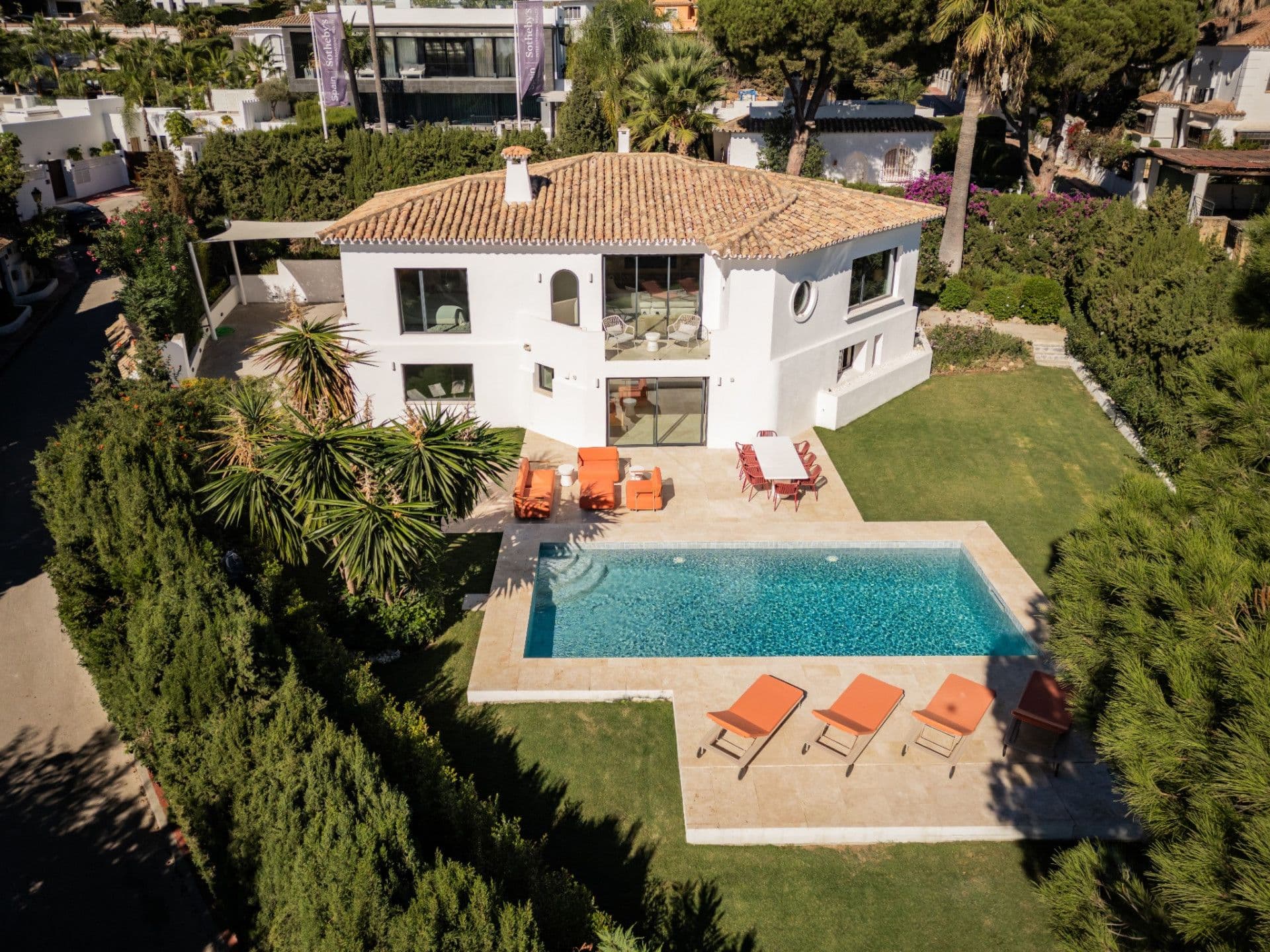 Villa mediterránea en Nueva Andalucía, Marbella, en venta.