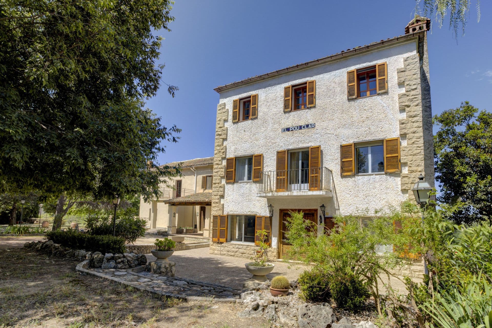 Rustikale Finca mit Mandel- und Olivenanbau neben Pou Clar, Ontinyent, Valencia