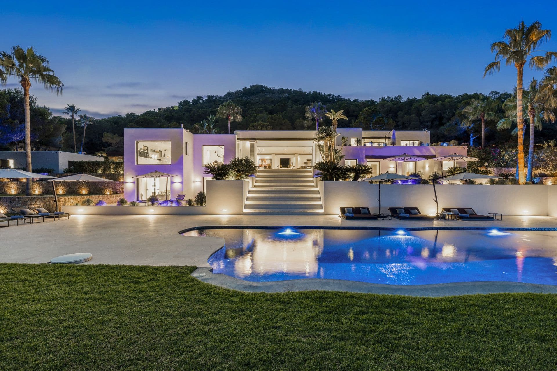 Villa by the sea in Ibiza, for rent.